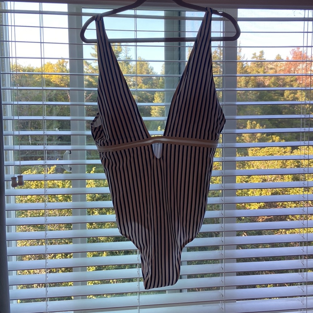 Cupshe one piece Women’s bathing suit. Black and white stripes. Size XXL.